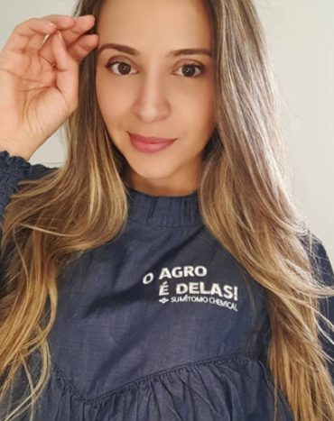 Aretuza Negri com a blusa "Agro é Delas"