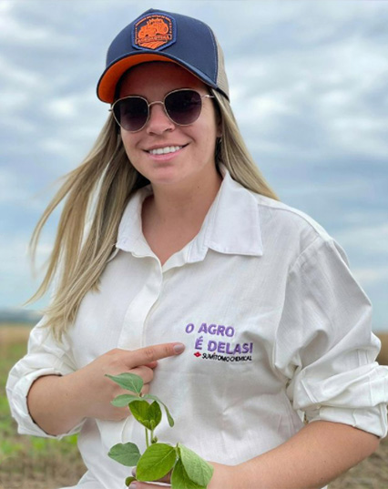 Michele Guizini com a blusa "Agro é Delas"